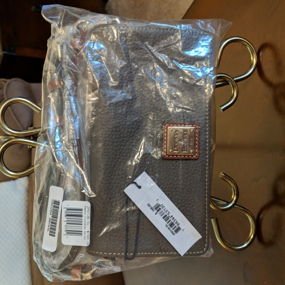 NWT Dooney & Bourke Daphne Crossbody Wallet